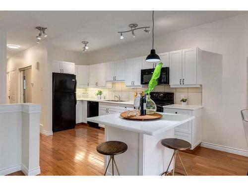 2-2036 27 Avenue Sw, Calgary, AB - Indoor Photo Showing Kitchen