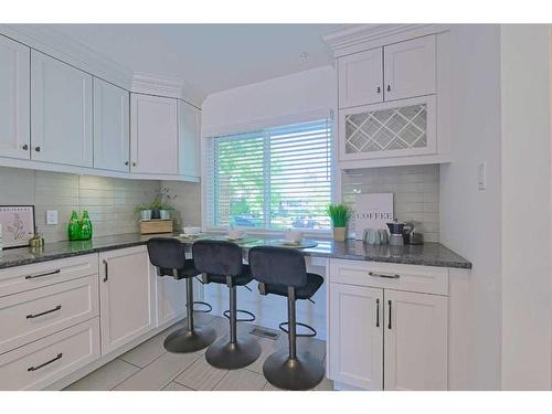 16 Galway Crescent Sw, Calgary, AB - Indoor Photo Showing Kitchen