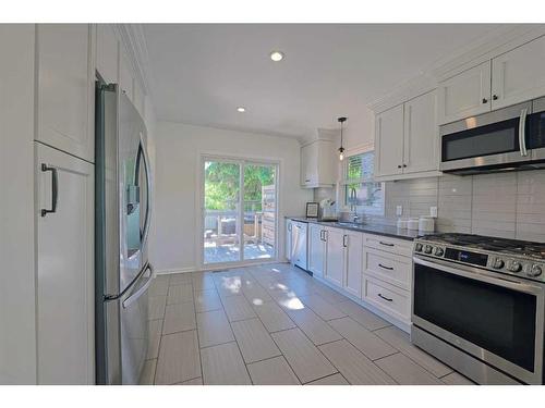 16 Galway Crescent Sw, Calgary, AB - Indoor Photo Showing Kitchen With Stainless Steel Kitchen With Upgraded Kitchen