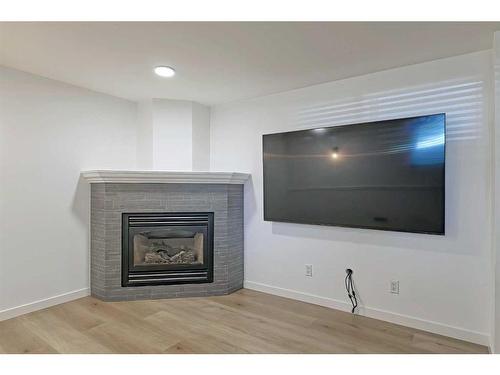 16 Galway Crescent Sw, Calgary, AB - Indoor Photo Showing Living Room With Fireplace