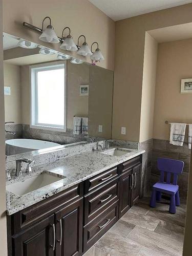 1127 Russet Road Ne, Calgary, AB - Indoor Photo Showing Bathroom