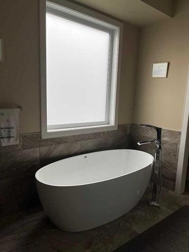 1127 Russet Road Ne, Calgary, AB - Indoor Photo Showing Bathroom