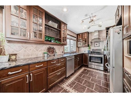 7927 Huntwick Hill Ne, Calgary, AB - Indoor Photo Showing Kitchen