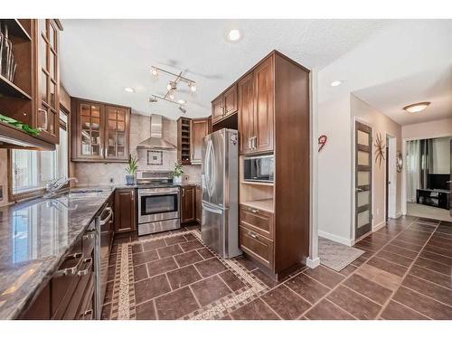 7927 Huntwick Hill Ne, Calgary, AB - Indoor Photo Showing Kitchen With Double Sink