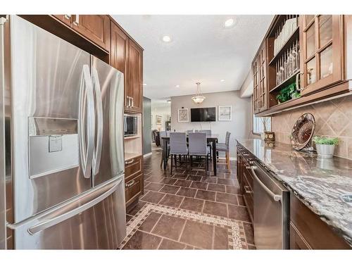 7927 Huntwick Hill Ne, Calgary, AB - Indoor Photo Showing Kitchen With Upgraded Kitchen