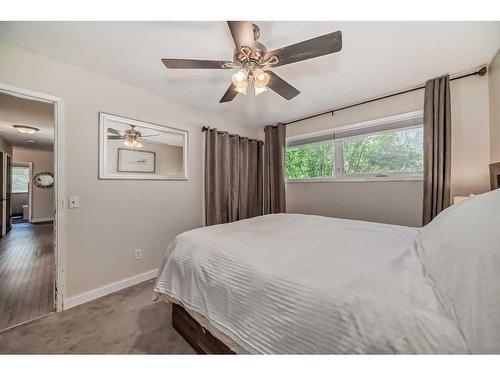 7927 Huntwick Hill Ne, Calgary, AB - Indoor Photo Showing Bedroom