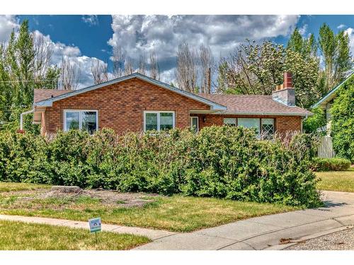 7927 Huntwick Hill Ne, Calgary, AB - Outdoor