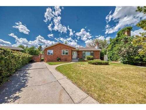 7927 Huntwick Hill Ne, Calgary, AB - Outdoor With Facade