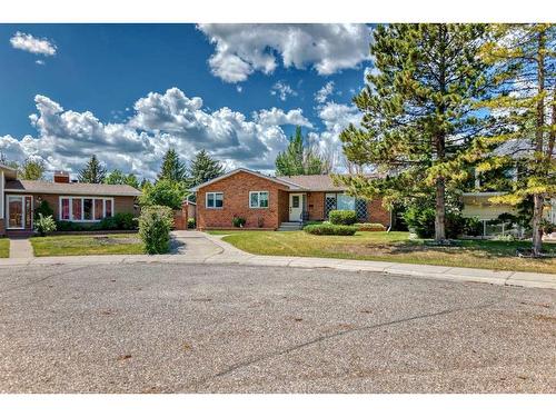 7927 Huntwick Hill Ne, Calgary, AB - Outdoor With Facade