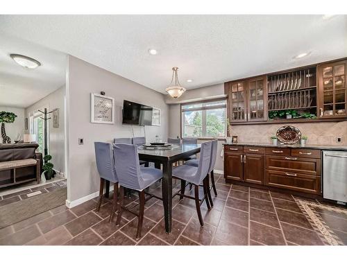 7927 Huntwick Hill Ne, Calgary, AB - Indoor Photo Showing Dining Room