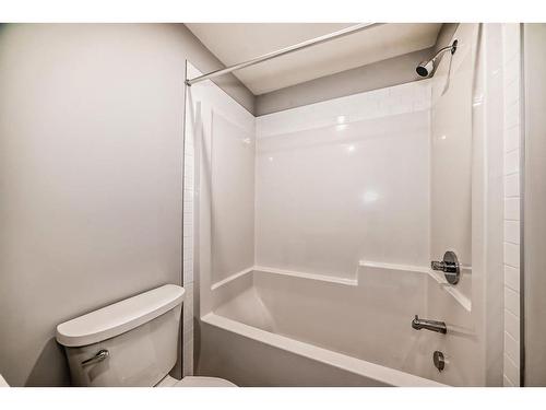 2301-681 Savanna Boulevard Ne, Calgary, AB - Indoor Photo Showing Bathroom