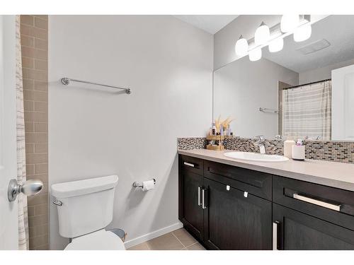 118 Legacy Boulevard Se, Calgary, AB - Indoor Photo Showing Bathroom