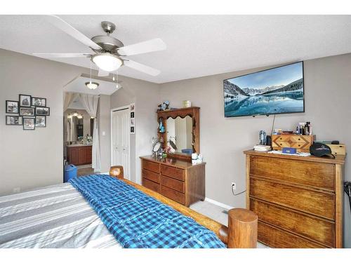 5224 Township Road 292, Rural Mountain View County, AB - Indoor Photo Showing Bedroom