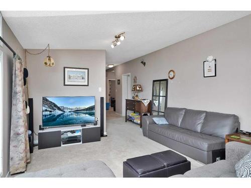 5224 Township Road 292, Rural Mountain View County, AB - Indoor Photo Showing Living Room