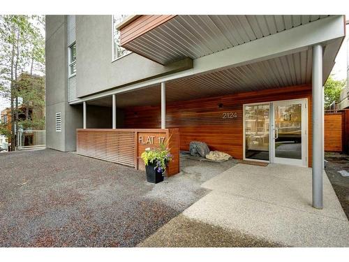 202-2124 17 Street Sw, Calgary, AB - Outdoor With Exterior