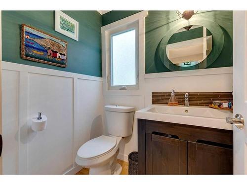 117 Strandell Crescent Sw, Calgary, AB - Indoor Photo Showing Bathroom