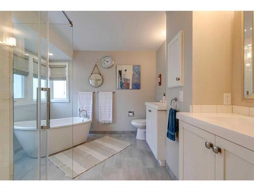 117 Strandell Crescent Sw, Calgary, AB - Indoor Photo Showing Bathroom