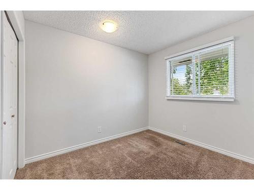 452 Queen Alexandra Way Se, Calgary, AB - Indoor Photo Showing Other Room