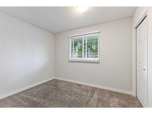 452 Queen Alexandra Way Se, Calgary, AB - Indoor Photo Showing Other Room