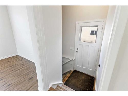 452 Queen Alexandra Way Se, Calgary, AB - Indoor Photo Showing Other Room