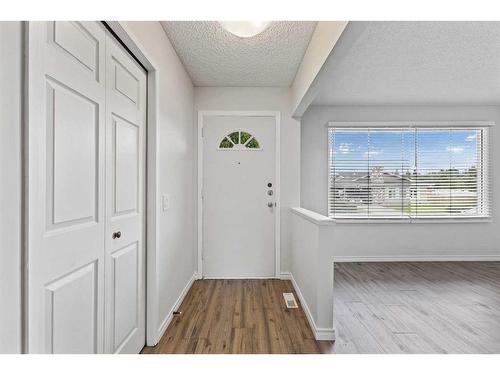 452 Queen Alexandra Way Se, Calgary, AB - Indoor Photo Showing Other Room