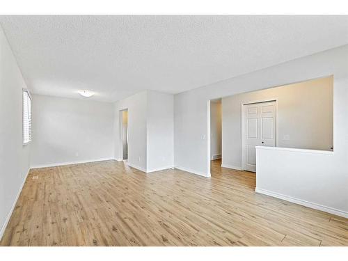 452 Queen Alexandra Way Se, Calgary, AB - Indoor Photo Showing Other Room