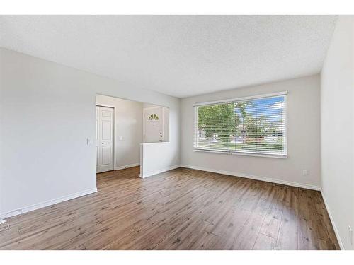 452 Queen Alexandra Way Se, Calgary, AB - Indoor Photo Showing Other Room