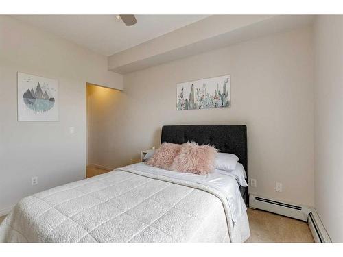 403-102 Cranberry Park Se, Calgary, AB - Indoor Photo Showing Bedroom