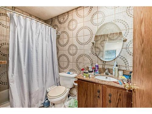 16267 5 Street Sw, Calgary, AB - Indoor Photo Showing Bathroom
