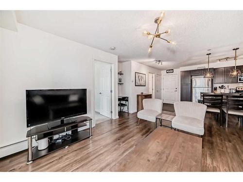 5310-755 Copperpond Boulevard Se, Calgary, AB - Indoor Photo Showing Living Room