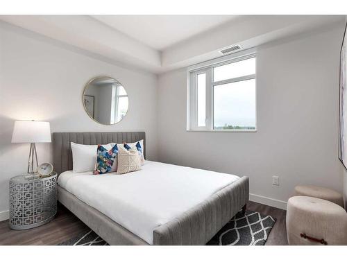 603-1107 Gladstone Road Nw, Calgary, AB - Indoor Photo Showing Bedroom