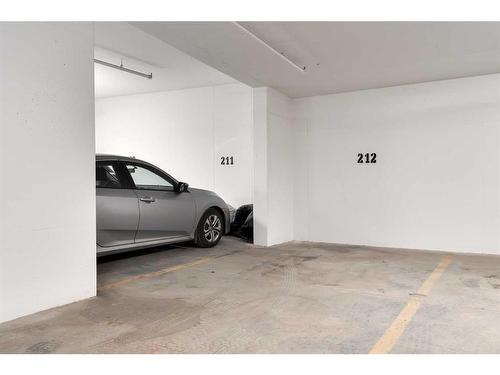 603-1107 Gladstone Road Nw, Calgary, AB - Indoor Photo Showing Garage