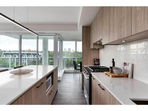 603-1107 Gladstone Road Nw, Calgary, AB - Indoor Photo Showing Kitchen With Upgraded Kitchen