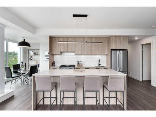 603-1107 Gladstone Road Nw, Calgary, AB - Indoor Photo Showing Kitchen With Stainless Steel Kitchen With Upgraded Kitchen