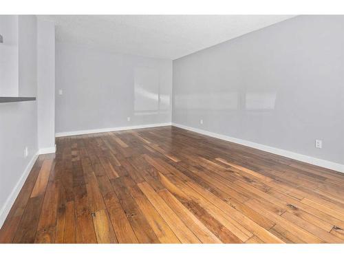 101D-4455 Greenview Drive Ne, Calgary, AB - Indoor Photo Showing Other Room