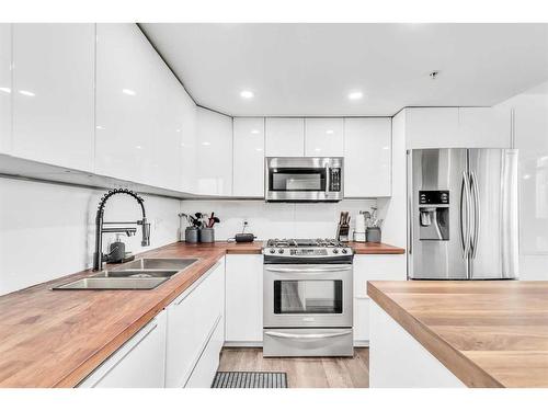 2004-188 15 Avenue Sw, Calgary, AB - Indoor Photo Showing Kitchen With Stainless Steel Kitchen With Double Sink With Upgraded Kitchen