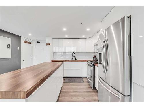 2004-188 15 Avenue Sw, Calgary, AB - Indoor Photo Showing Kitchen With Stainless Steel Kitchen