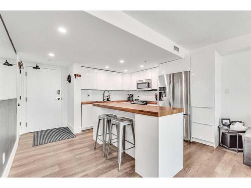 2004-188 15 Avenue Sw, Calgary, AB - Indoor Photo Showing Kitchen