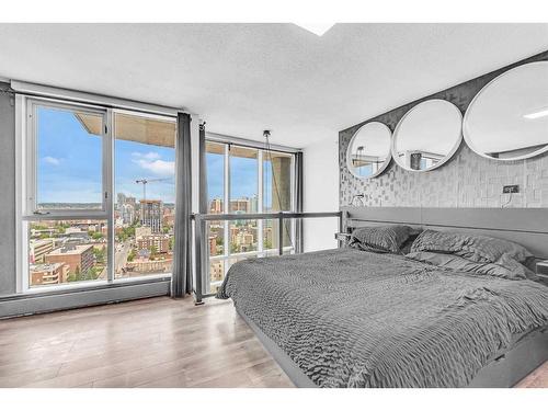 2004-188 15 Avenue Sw, Calgary, AB - Indoor Photo Showing Bedroom