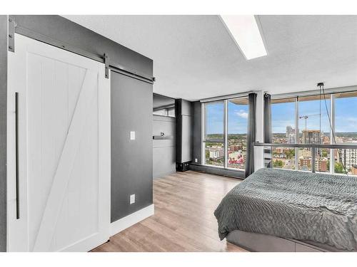 2004-188 15 Avenue Sw, Calgary, AB - Indoor Photo Showing Bedroom