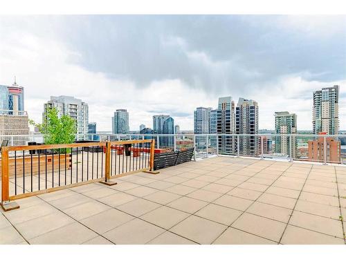 2004-188 15 Avenue Sw, Calgary, AB - Outdoor