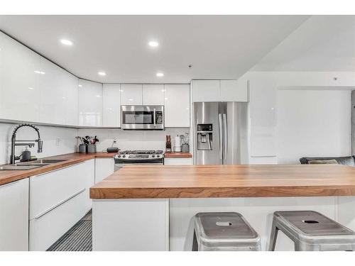 2004-188 15 Avenue Sw, Calgary, AB - Indoor Photo Showing Kitchen With Stainless Steel Kitchen With Double Sink