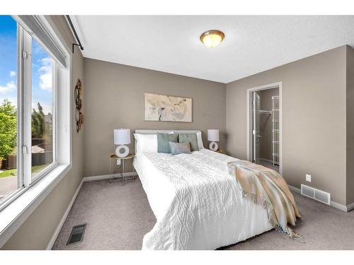118 Aspen Hills Drive Sw, Calgary, AB - Indoor Photo Showing Bedroom