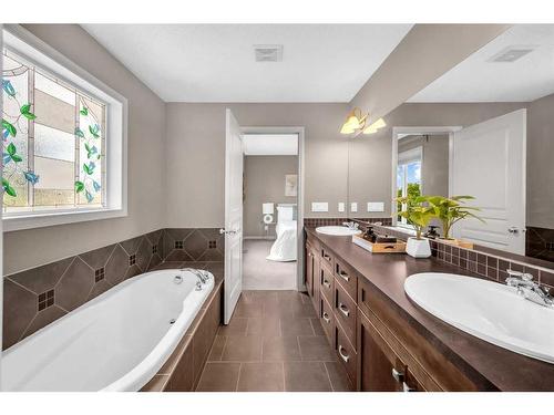 118 Aspen Hills Drive Sw, Calgary, AB - Indoor Photo Showing Bathroom