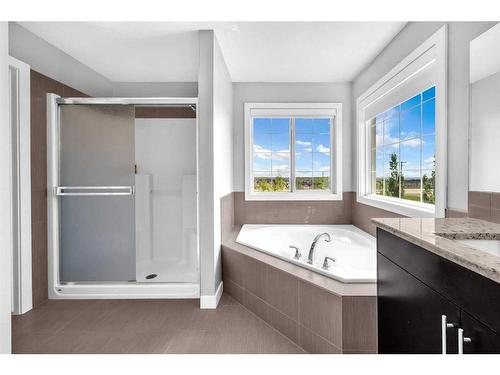 29 Sherwood Way Nw, Calgary, AB - Indoor Photo Showing Bathroom