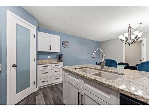 8103-2781 Chinook Winds Drive Sw, Airdrie, AB - Indoor Photo Showing Kitchen With Double Sink With Upgraded Kitchen