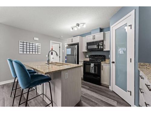 8103-2781 Chinook Winds Drive Sw, Airdrie, AB - Indoor Photo Showing Kitchen