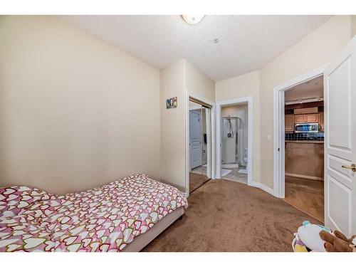 302-60 24 Avenue Sw, Calgary, AB - Indoor Photo Showing Bedroom