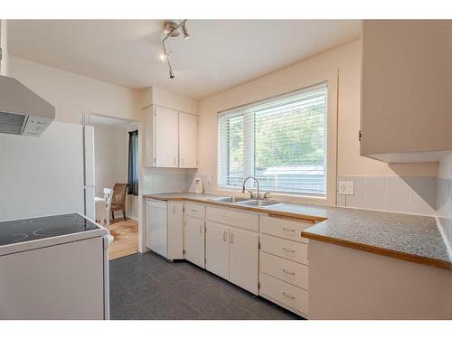 4103 Charleswood Drive Nw, Calgary, AB - Indoor Photo Showing Kitchen With Double Sink