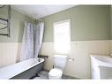 503 10 Street Ne, Calgary, AB  - Indoor Photo Showing Bathroom 